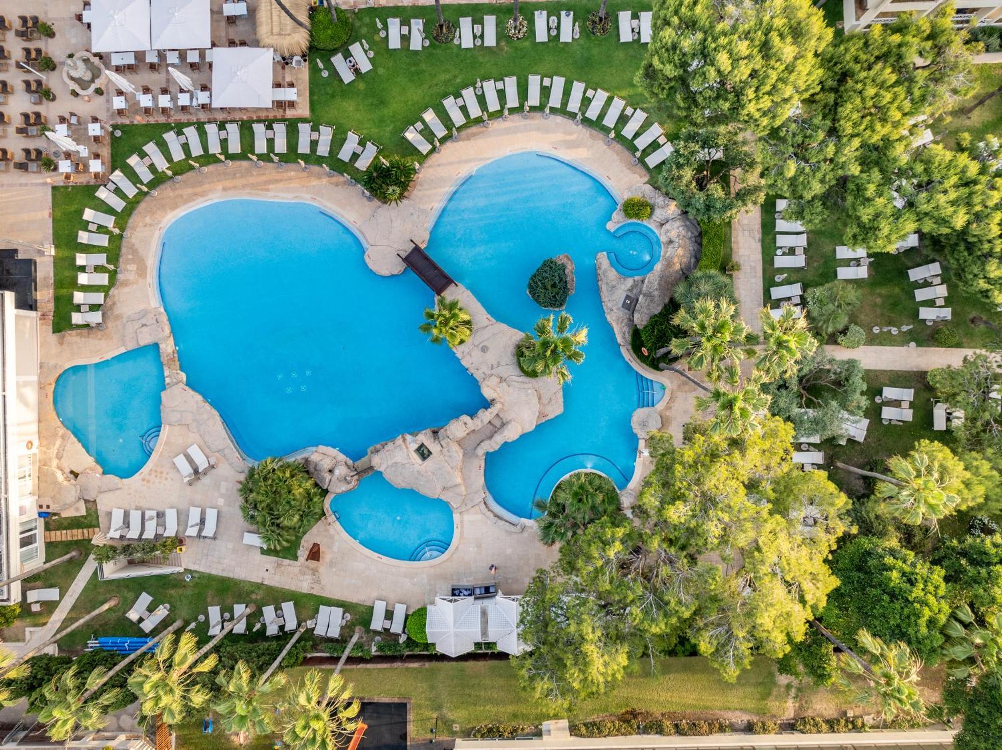 Grupotel Parc Natural & Spa Плайя-де-Муро Екстер'єр фото Aerial view of the pool
