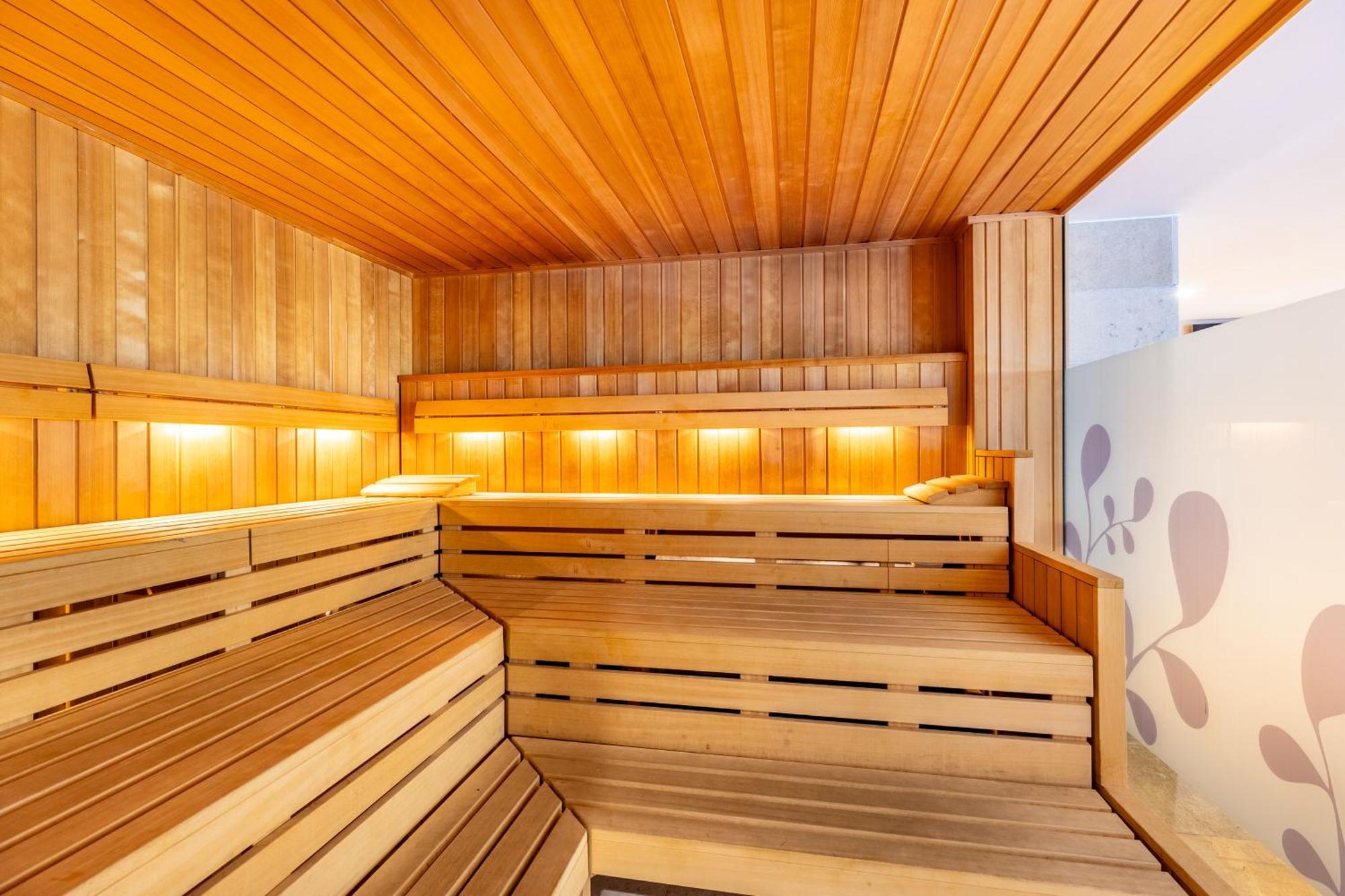 Grupotel Parc Natural & Spa Плайя-де-Муро Екстер'єр фото A modern Finnish sauna
