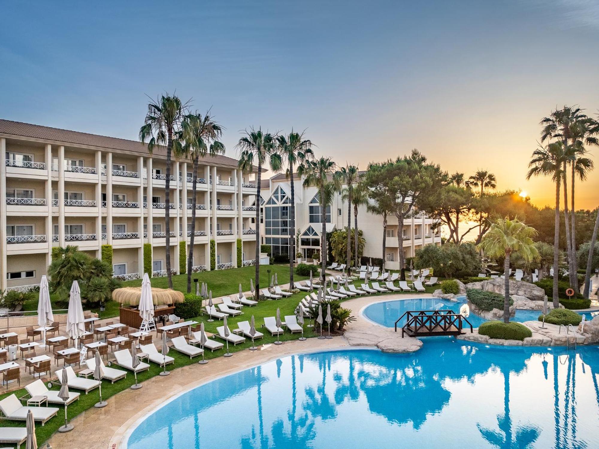 Grupotel Parc Natural & Spa Плайя-де-Муро Екстер'єр фото Hilton Nicosia